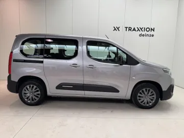 Car image 30