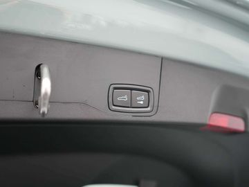 Car image 38