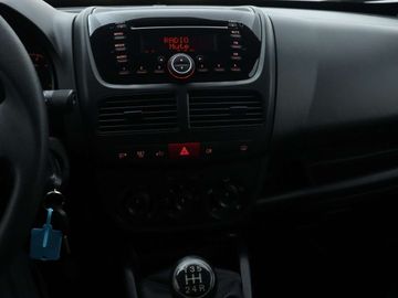 Car image 14