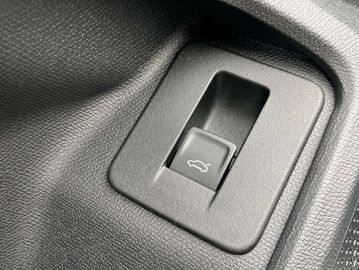 Car image 36