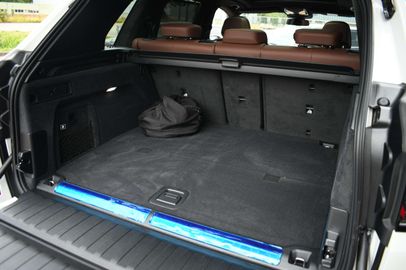 Car image 37