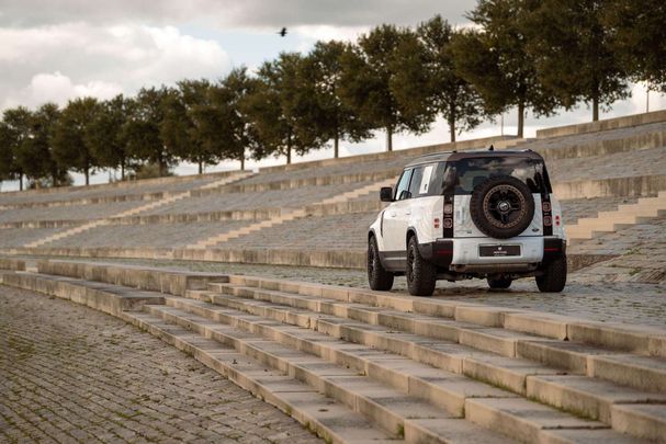 Land Rover Defender 110 2.0 P400e 301 kW image number 14