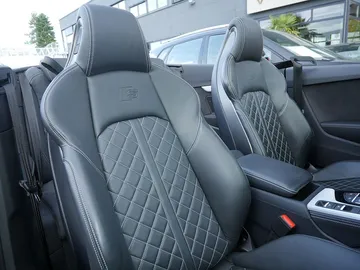 Car image 24