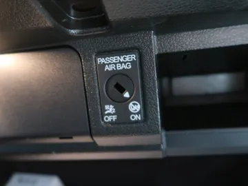 Car image 34