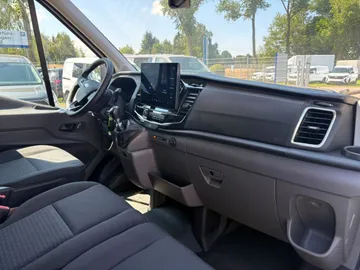 Car image 40