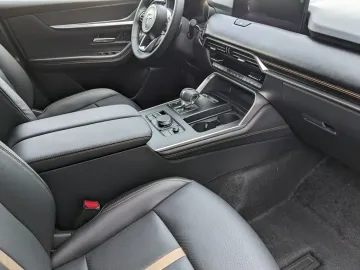 Car image 30