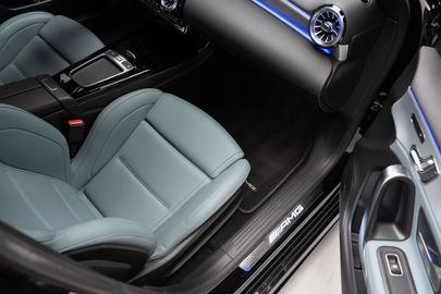 Car image 40
