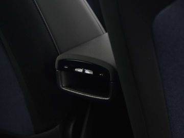 Car image 36