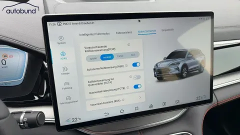 Car image 30