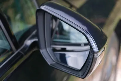 Car image 32