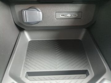 Car image 32