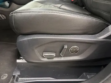 Car image 47