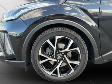 Car image 21