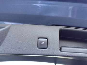 Car image 33