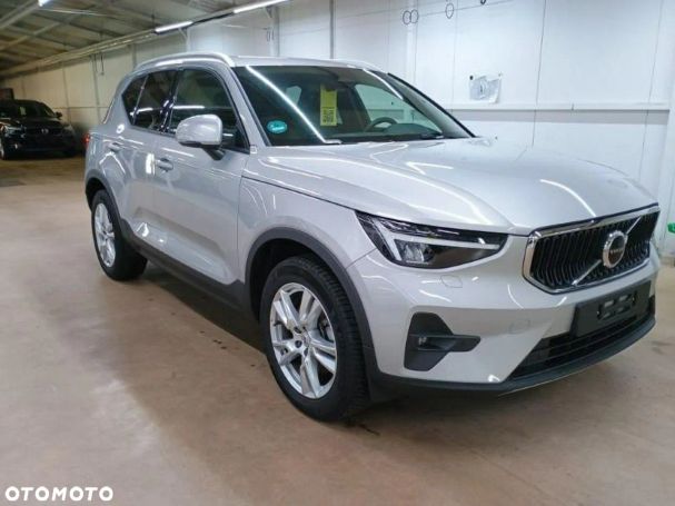 Volvo XC40 B3 Core DKG 120 kW image number 1