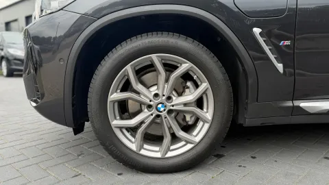Car image 34