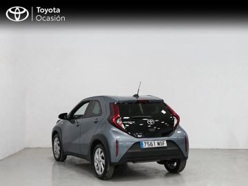 Car image 3
