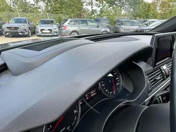 Car image 32