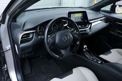 Car image 12