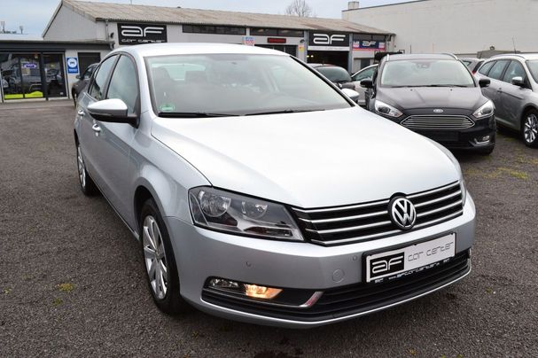 Volkswagen Passat Blue 103 kW image number 2