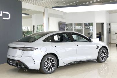 Car image 4