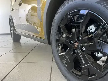 Car image 30
