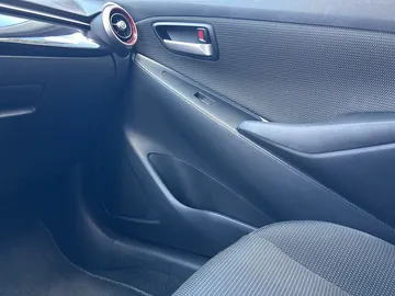 Car image 28