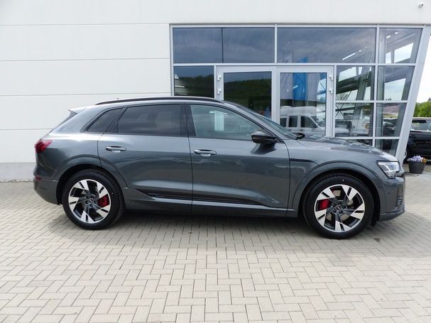 Audi Q8 55 quattro e-tron S-line 300 kW image number 3