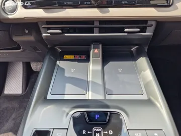 Car image 25
