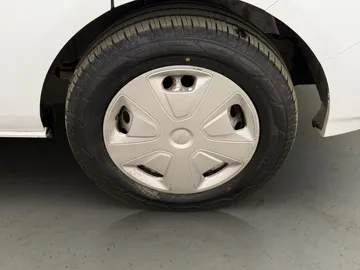 Car image 32