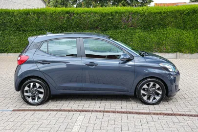 Car image 4