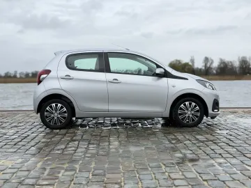 Car image 5