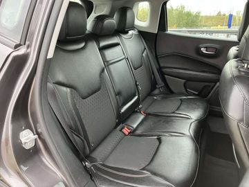 Car image 38