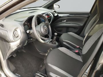 Car image 11