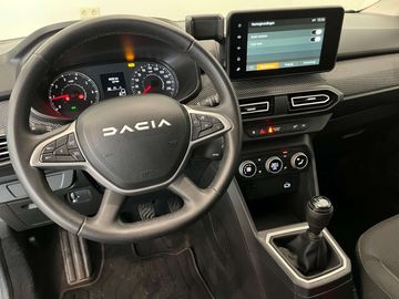 Car image 30