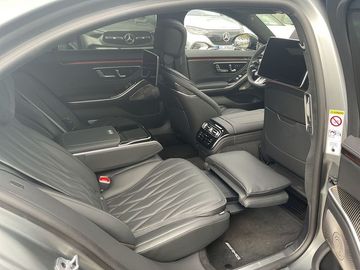 Car image 30