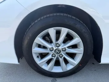 Car image 25