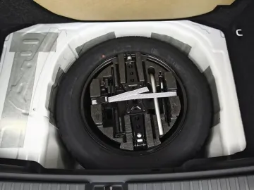 Car image 33