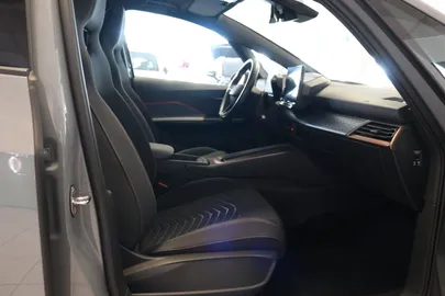 Car image 35