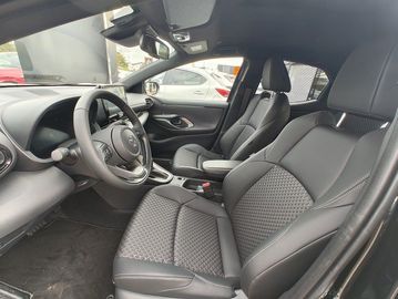 Car image 11