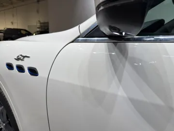 Car image 37