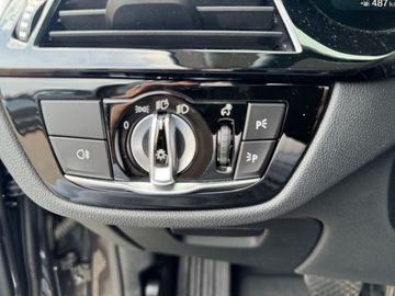 Car image 36