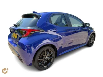 Car image 4
