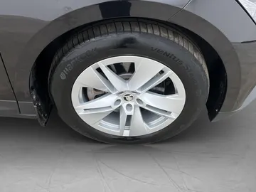 Car image 36