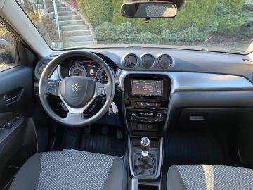 Car image 10