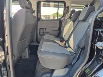 Car image 26