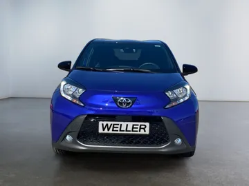 Car image 3