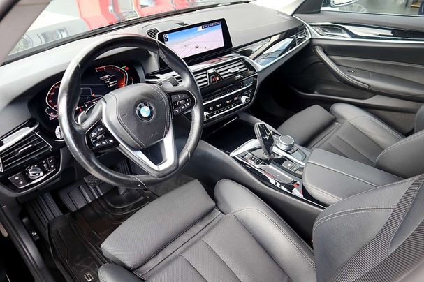 BMW 520d xDrive 140 kW image number 17