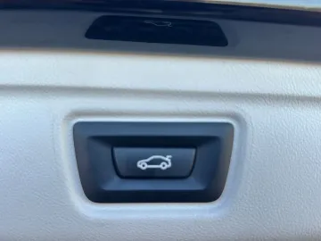 Car image 32