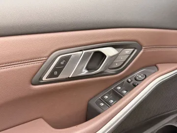 Car image 38
